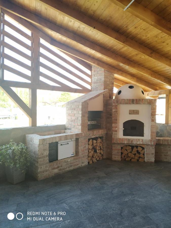 Tisza Panzio Es Apartman Tiszaújváros Exteriér fotografie